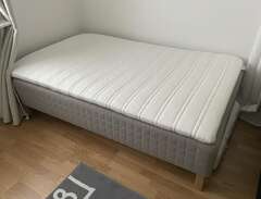 Säng + madrass 120x200 cm