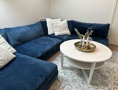 blå sammets divan soffa