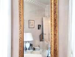 Stor antik spegel + pelarbord