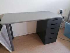 Skrivbord IKEA med tillhöra...