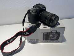 Canon EOS 7D med 18-135 mm...