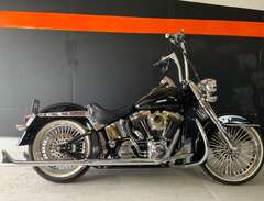 Harley-Davidson Deluxe FLST...