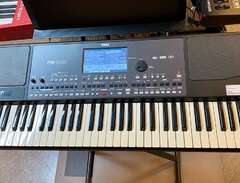Keyboard Korg PA600