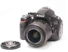 Nikon D5100 + Nikkor 18-55m...