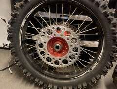 Honda hjul med dubbdäck 19”...