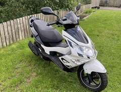 Pgo g-Max 25 moped