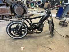 Moped custom ombyggd peugeot