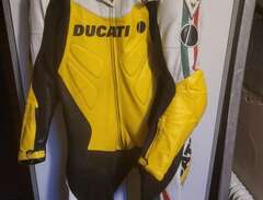 Ducati Dainese skinnställ