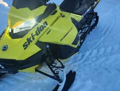 Ski-Doo Summit 850 x Shot -...