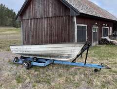 Båt med trailer