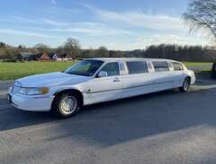 Limousine Lincoln Town 4.6...