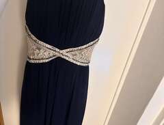 Vacker balklänning marinblå...