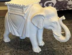 Elefant i vit porslin
