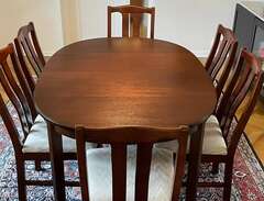 Mahogny matbord med 6st stolar