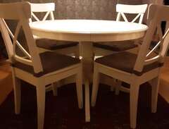 Köksbord med 4 stolar