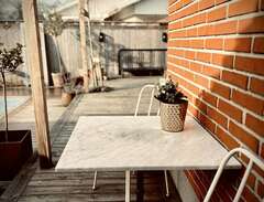 Cafébord med marmorskiva