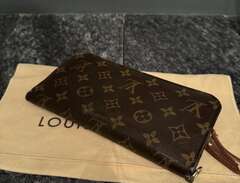 Louis Vuitton, Prada, Gucci...