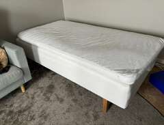 IKEA 105cm Säng
