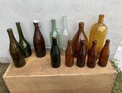 Gamla glasflaskor bortskänkes