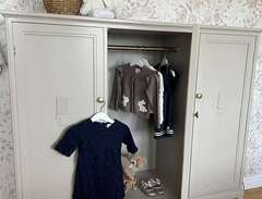 Garderob / klädskåp för barn