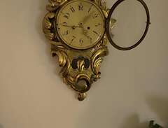 gammal klocka med nyckel