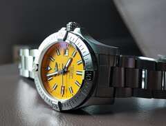 Breitling Avenger Automatic...