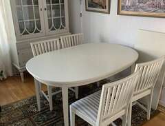 Matsalsbord med 6 stolar