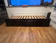 Ikea säng med förvaring