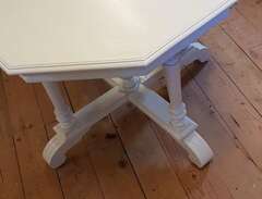 Åttakantigkt renässansbord