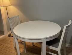 IKEA bord och 2 stolar