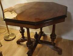 Fint antik matsalsbord