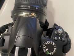 Nikon D3000 med nikkon obje...