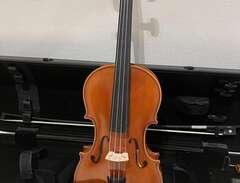 Violin 479 uppställd av Öre...