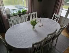 Matsalsbord med 10 stolar