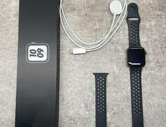 Apple Watch SE Nike GPS + C...