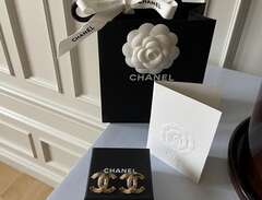 Chanel örhängen i nyskick -...
