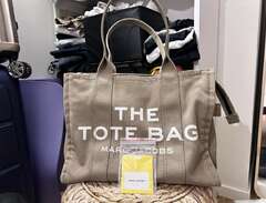 Marc Jacobs - The Tote Bag