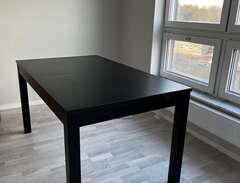 Ikea Bjursta svart Matbord...