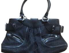 DKNY svart handväska