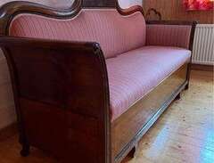 Antik gammal soffa