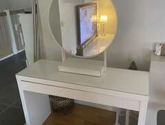 sminkbord med spegel från IKEA