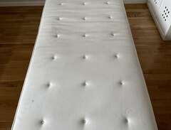 Ikea Hyllestad 90 cm säng