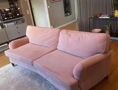 Soffa Howard Mio (rosa sammet)