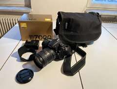 Nikon D7000 med objektiv 18...