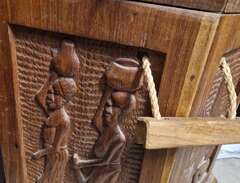 Afrikansk handgjord trä box...