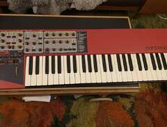 Nord Lead 2 synth