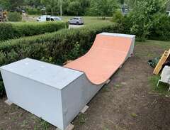 Skateboard ramp