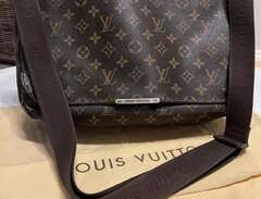 Louis Vuitton Messenger MM...