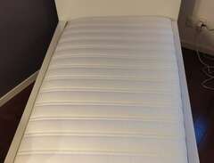 Ikea Malm säng med madrass
