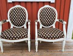 Två stolar typ "Ludvig XV"